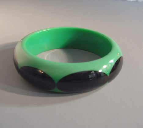 SHULTZ bakelite medium green bangle black dots
