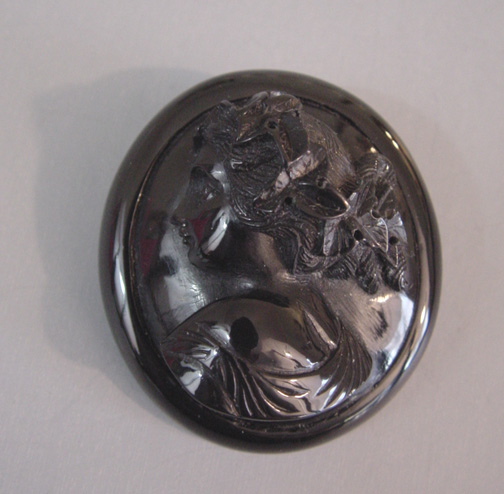 VICTORIAN Whitby jet brooch with cameo c 1870