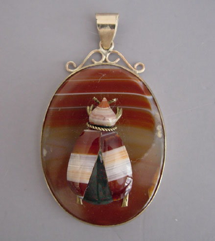 VICTORIAN 9 carat yellow gold and banded agate oval pendant with insect perched on top
