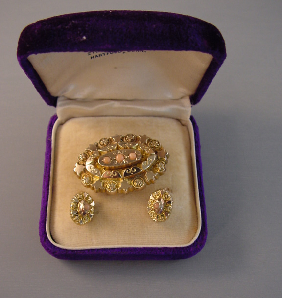 VICTORIAN 9 ct  coral beads locket brooch & earrings