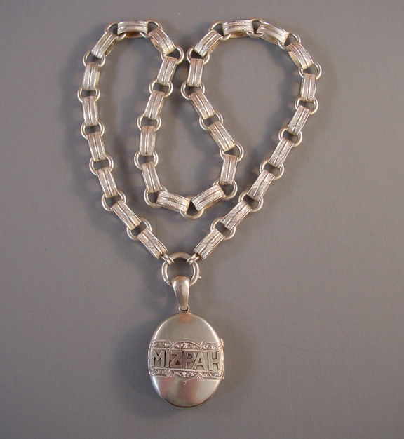 VICTORIAN Mizpah locket and collar