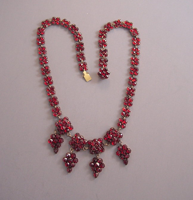 VICTORIAN BOHEMIAN antique garnet necklace with stars and drops