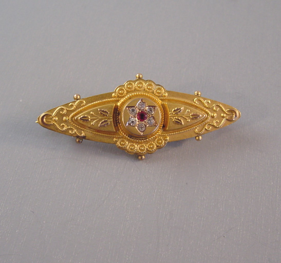 VICTORIAN  9 carat yellow gold locket brooch