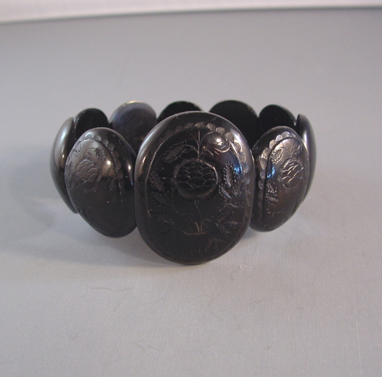 VICTORIAN Whitby jet expansion bracelet with rose