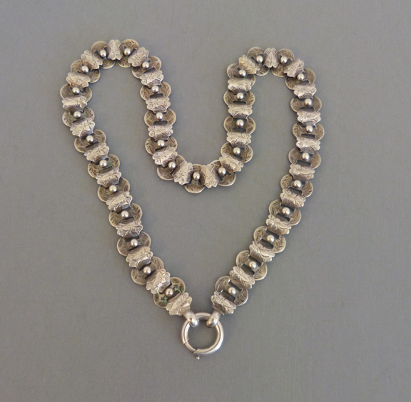 VICTORIAN sterling silver collar necklace with etched leaves
