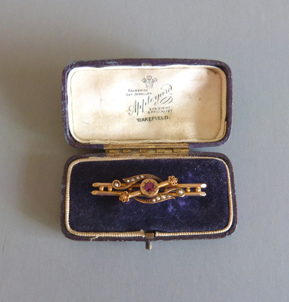VICTORIAN 9ct brooch rhodolite garnet seed pearls 1890