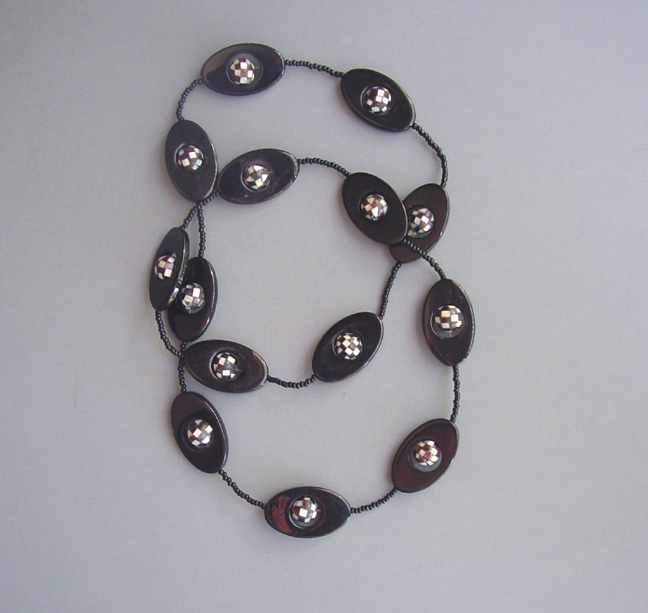 CHECKERBOARD Deco black & mother-of-pearl necklace