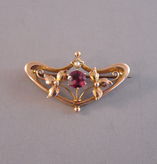 EDWARDIAN 9ct yellow gold Art Nouveau pin by Sydenham Brothers