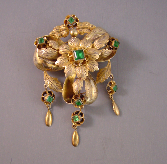 VICTORIAN gilt silver and green paste brooch