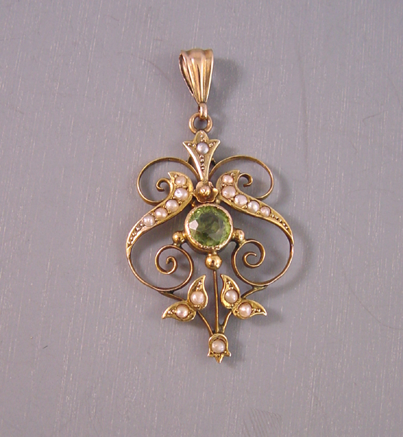 VICTORIAN 9ct yellow gold and peridot lavaliere