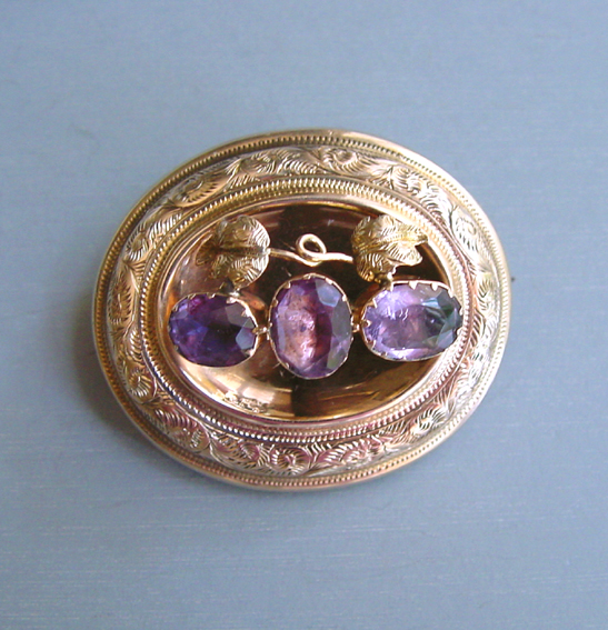 VICTORIAN antique ivy and amethysts brooch locket back, 1889