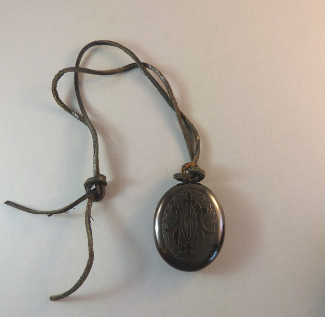 VICTORIAN “IMO” (IN Memory Of) jet locket circa 1870