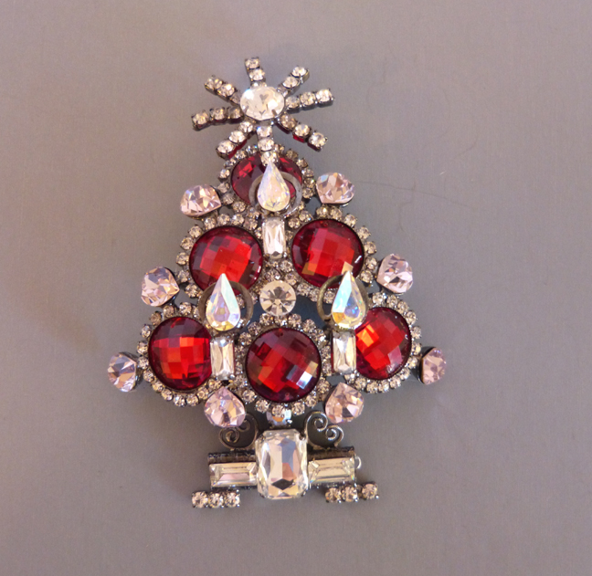 VRBA Christmas tree brooch red top-faceted ornaments