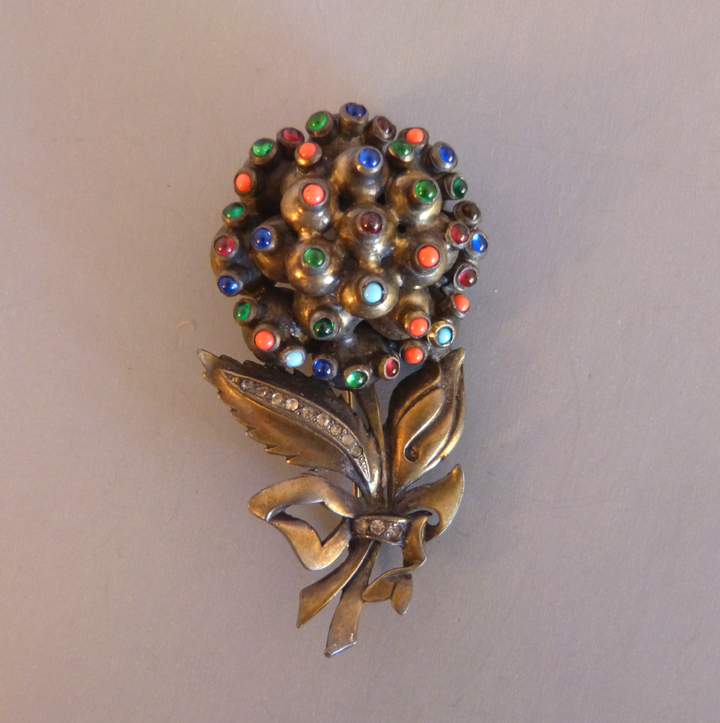 EISENBERG Original flower bouquet brooch tied with a bow