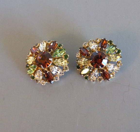 HOBE earrings with caramel, celery green, pale yellow