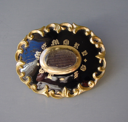 VICTORIAN IMO memorial or mourning brooch with hair enclosure