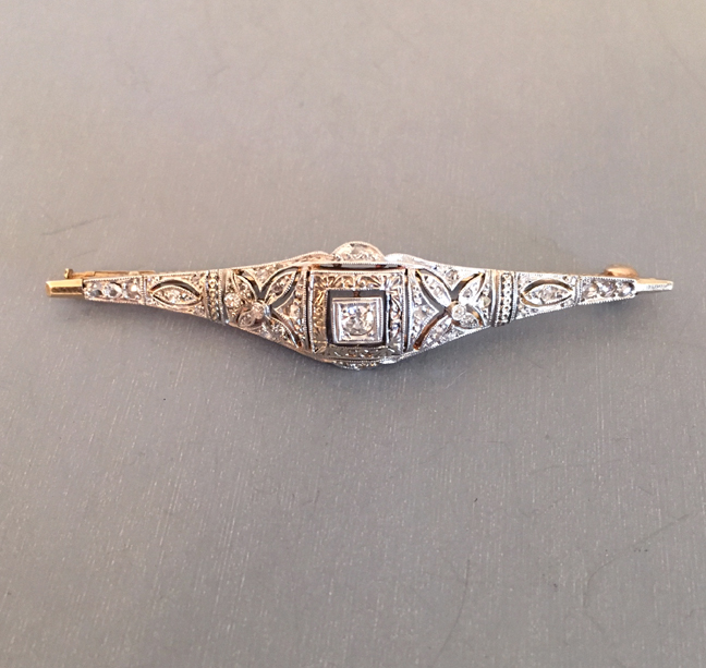 DIAMOND, platinum, 18k white and yellow gold bar or scarf brooch