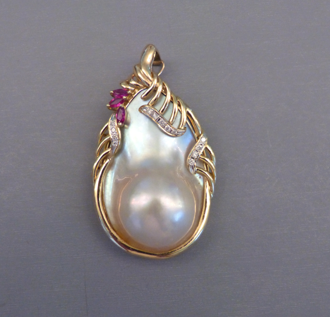 BLISTER PEARL 14k pear-shaped pearl, ruby, diamonds necklace enhancer