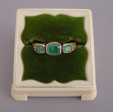 EMERALD 14k yellow gold and emeralds trilogy ring