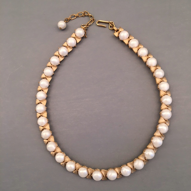 TRIFARI “baby teeth” necklace set in brushed gold tone