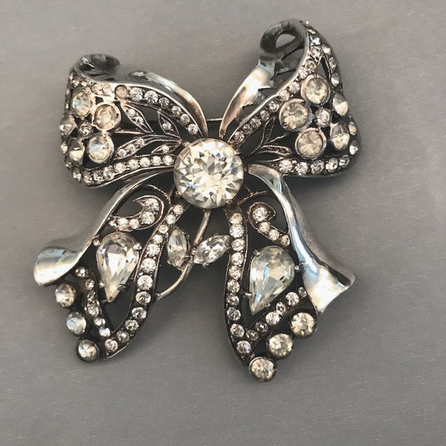 EISENBERG Original brilliant clear rhinestones bow brooch