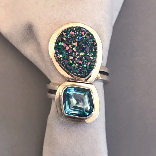 Z sterling AB marked ring with faceted aqua crystals