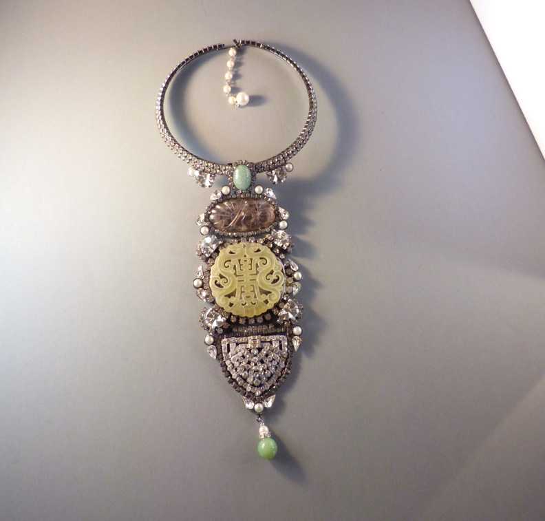 VRBA Deco necklace in green and pale lavender with a green drop