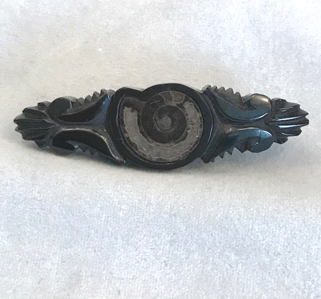 VICTORIAN antique Whitby jet carved brooch with an ammonite