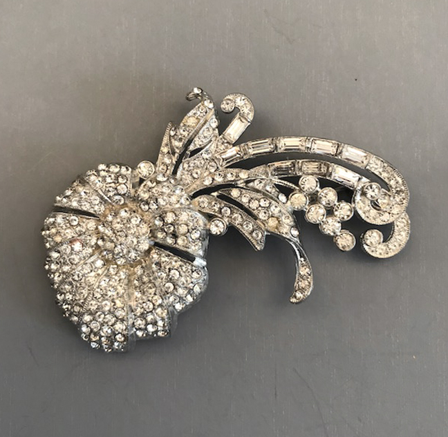 CLEAR rhinestones brooch set in pot metal