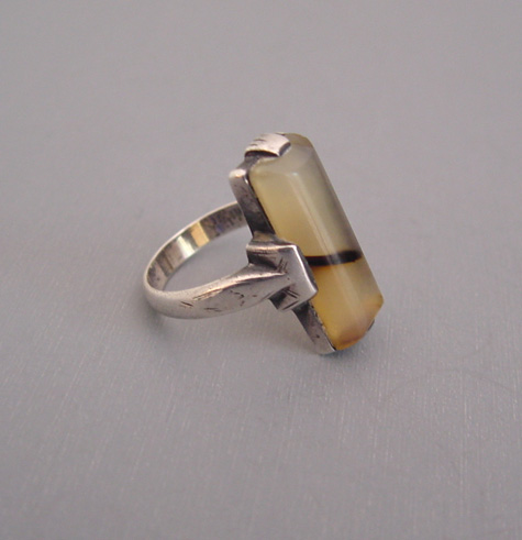 STERLING banded agate ring with a long rectangular loaf-shaped agate