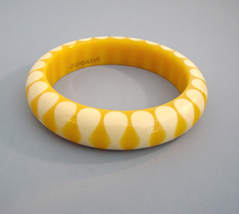 JUDITH EVANS resin bowtie dots bangle in yellow and cream