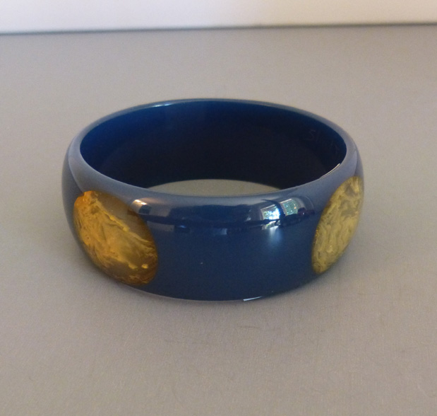 SHULTZ bakelite blue bangle with pale yellow swirl dots