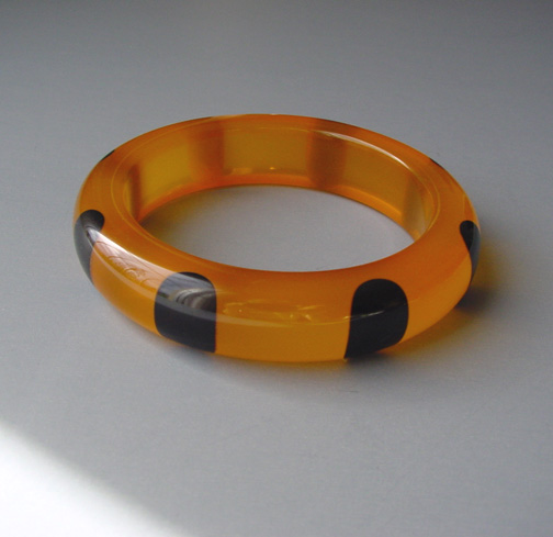 SHULTZ bakelite deep translucent apple juice bangle 8 black dots