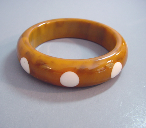SHULTZ bakelite caramel swirl bangle with 8 white Lucite dots