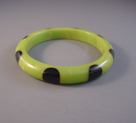 SHULTZ bakelite green with cream swirl dot bangle