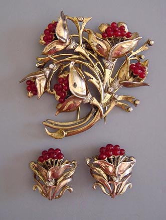 DeROSA flowers clip & earrings with red glass bead stamen