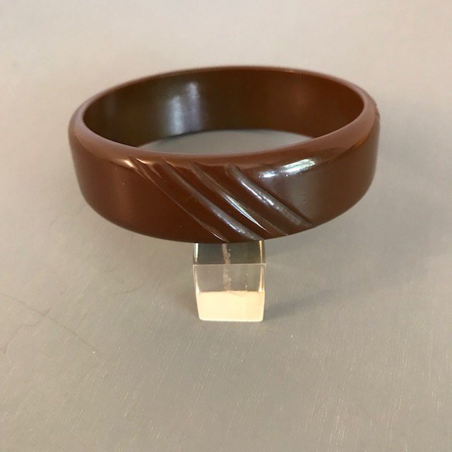BAKELITE chocolate brown bangle, diagonal carving