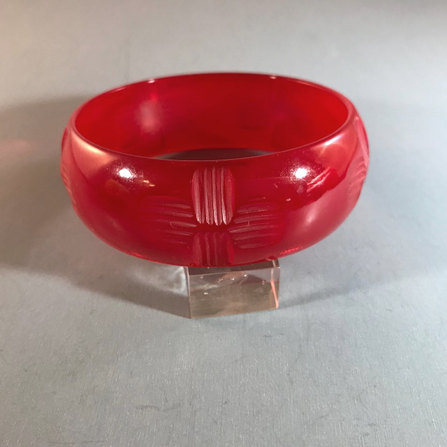 BAKELITE cherry juice Zia sun carved bangle