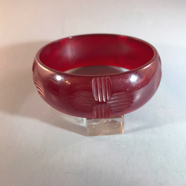 BAKELITE transparent black cherry juice or wine Zia sun carved bangle