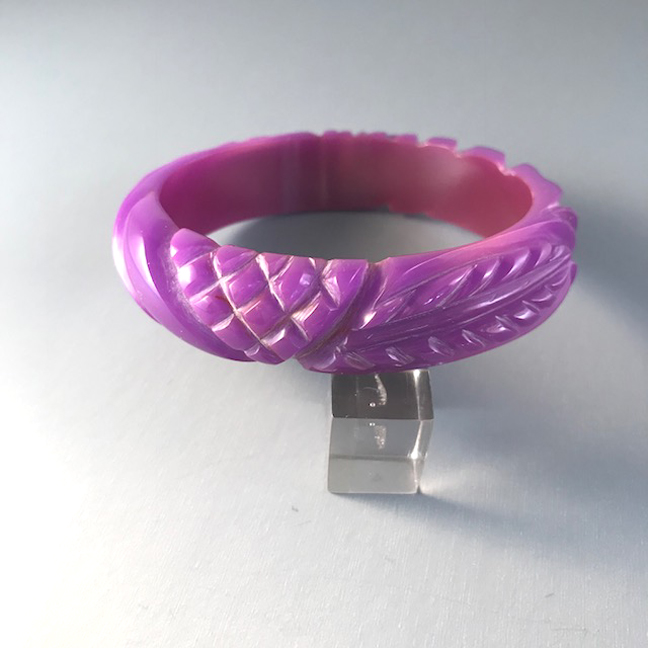 BAKELITE amazing purple pineapple and leaves carved bangle, circa 1940