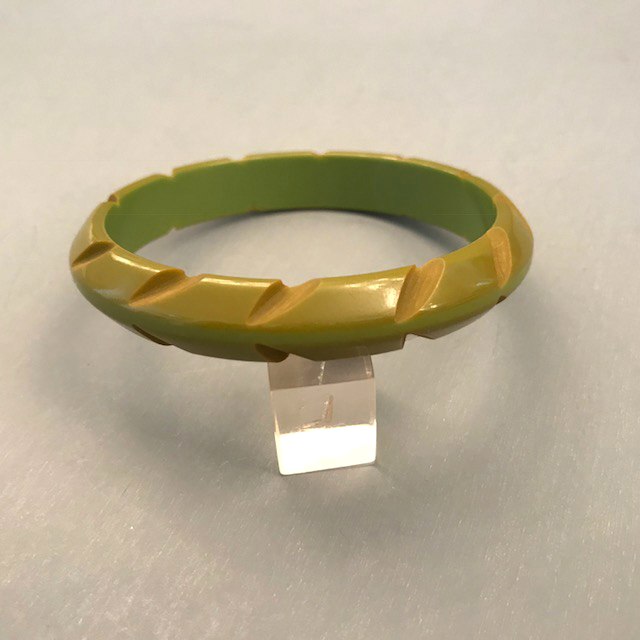 BAKELITE pea green slash carved spacer bangle