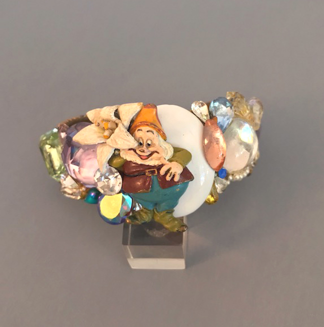 GELL Wendy Gell for Walt Disney Wristie with a dwarf character