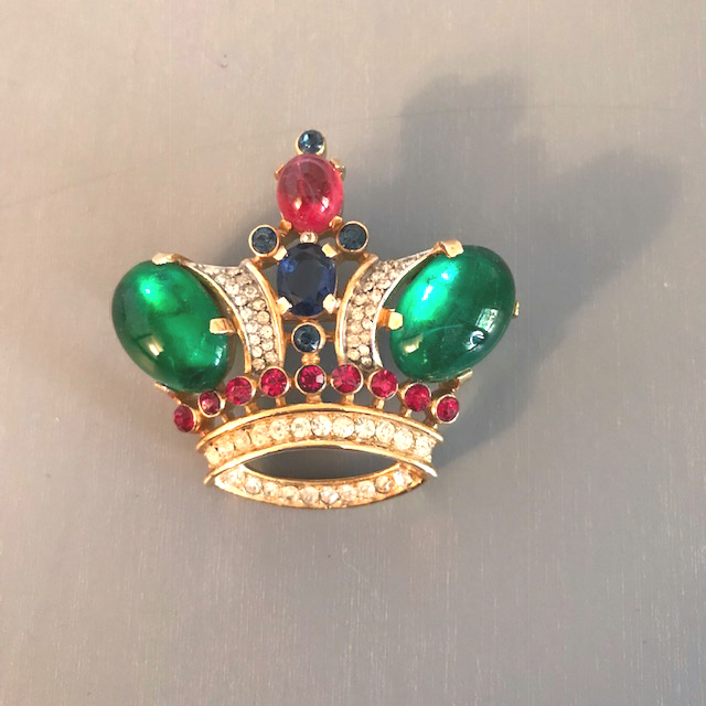 TRIFARI green cabochons crown brooch with green cabochons