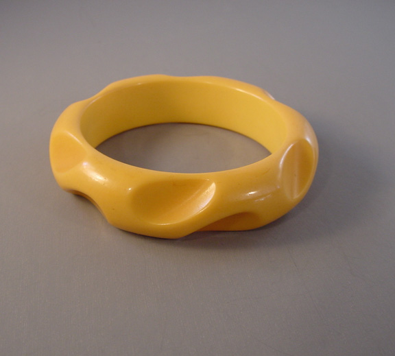 BAKELITE corn colored bangle with thumbprint carving