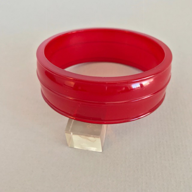 BAKELITE transparent red bangle carved with three horizontal lines