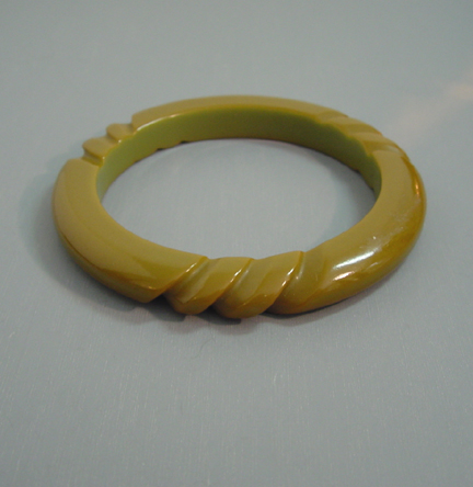 BAKELITE partially rope carved saucer bangle in pea green - $88.00 ...