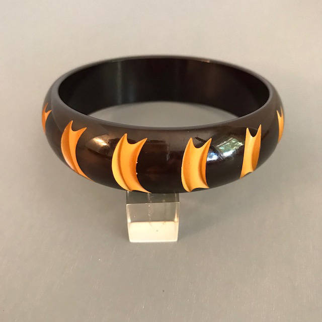 BAKELITE Diane von Furstenberg very dark brown and yellow cut back crescents bangle