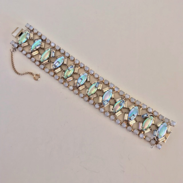 HOBE bracelet with opalescent diamond-shaped cabochons