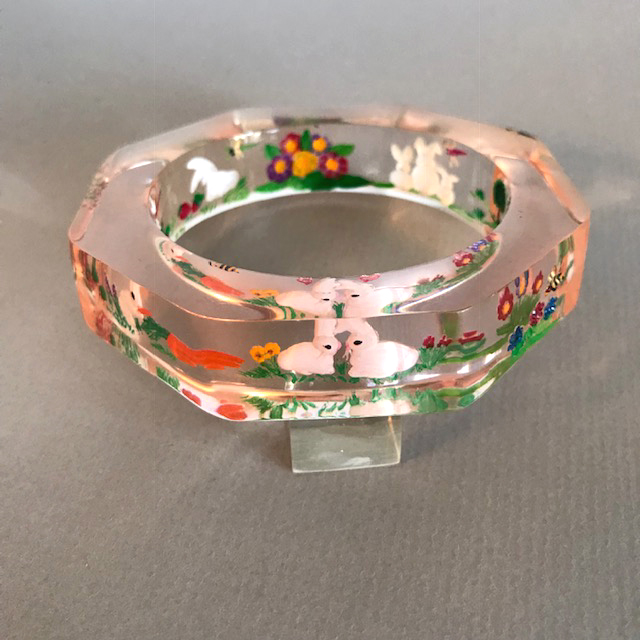 JUDY CLARKE Lucite octagonal bangle with a wonderful reverse carved & painted white rabbits