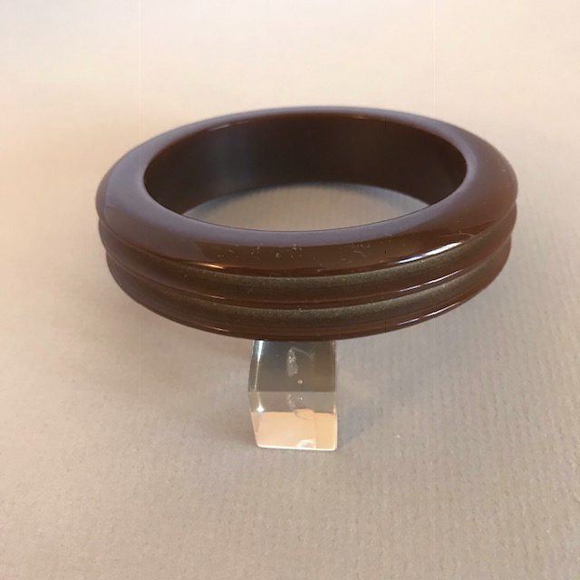 BAKELITE chocolate brown bangle with horizontal ribs
